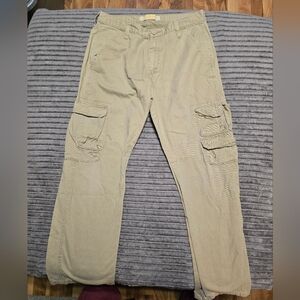 EUC men's Wrangler cargo pants